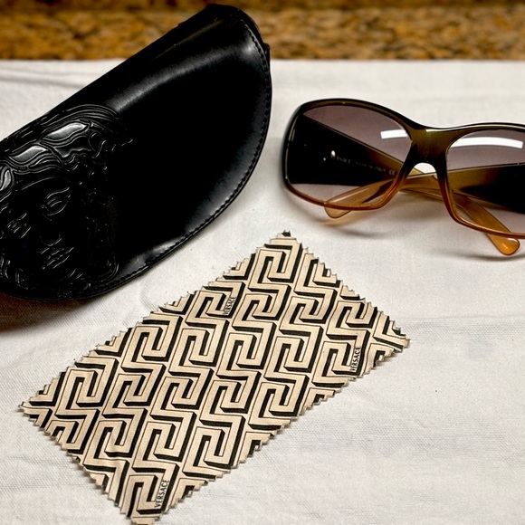 Versace Medusa Model 4055 340/13 Vintage Women’s Sunglasses - Picture 2 of 11